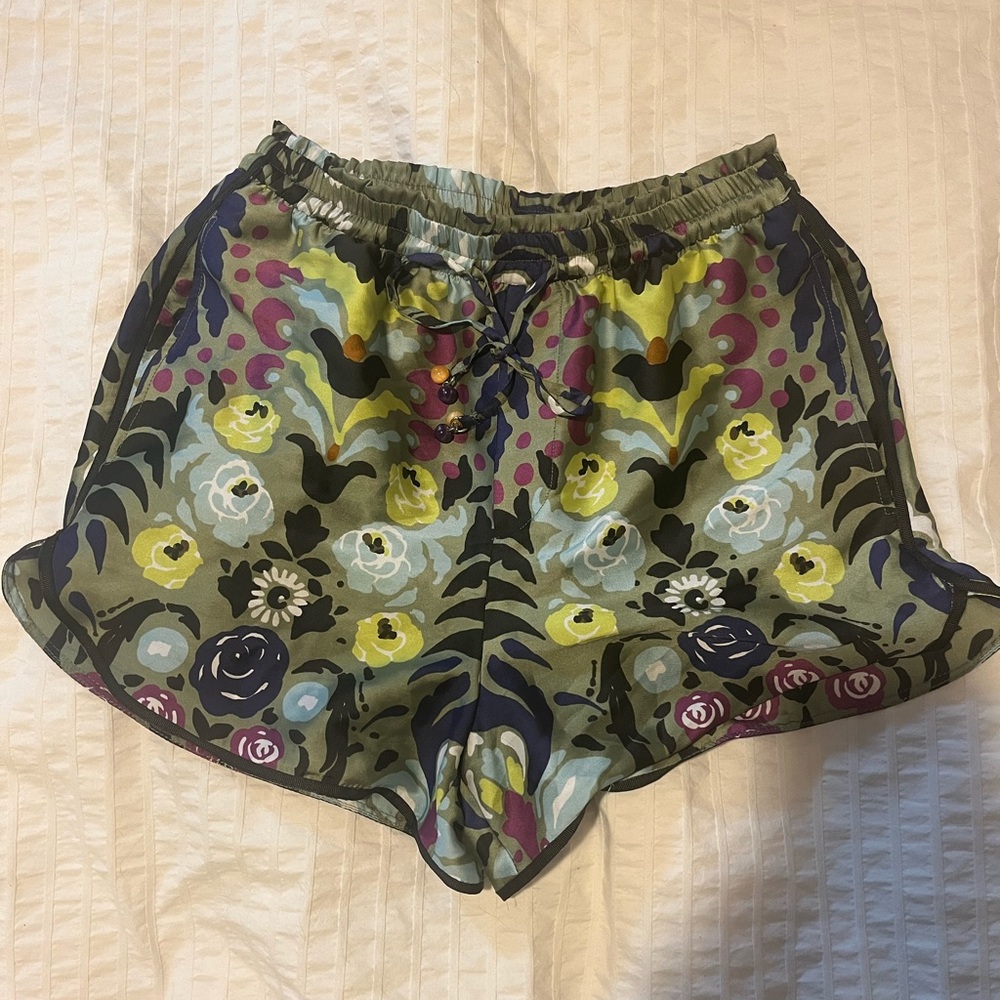 Zara Olive Floral High-Waist Shorts with Blue & Yellow Accents - Picture 3 of 4